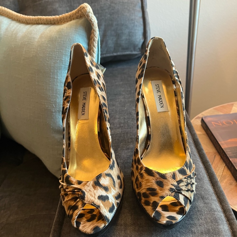 Steve Madden 9 1/2 sexy leopard open toe pumps